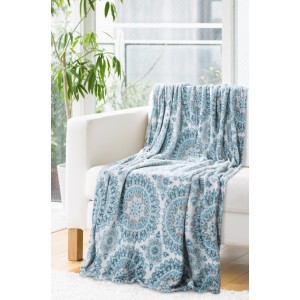 Teplá bílá deka s modrými vzory