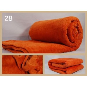 Teplé deky na postel cihlové barvy