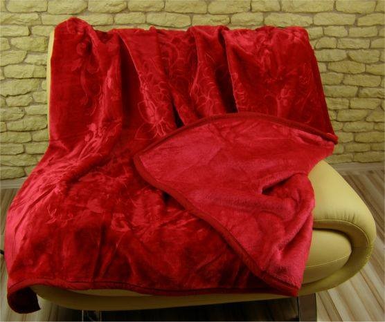 Moderní deky červené barvy
