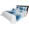Šedý přehoz na postel s motivem modré barvy