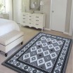 Stylový šedý koberec do ložnice