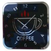Moderní černé hodiny na zeď s motivem šálku kávy