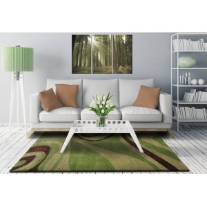 Moderní koberec v odstínech zelené a hnědé barvy