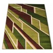 Zelený koberec na chodbu s hnědým vzorem