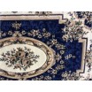 Luxusní koberec tmavě modré barvy s květinovým motivem