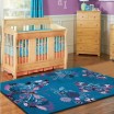 Tyrkysový koberec do dětského pokoje s motýly
