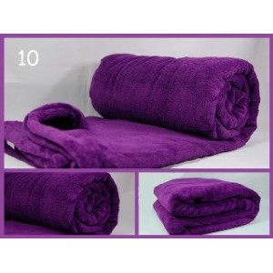 Jemná hřejivá deka tmavě fialové barvy 200 x 220 cm