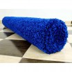 Krásný koberec v královské modré barvě