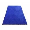 Krásný koberec v královské modré barvě
