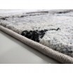 Kvalitní hnědý koberec se speciálním vláknem