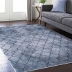Kvalitní šedý koberec s jemným ornamentem