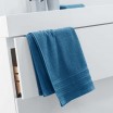 Savý ručník z měkké bavlny v modré barvě