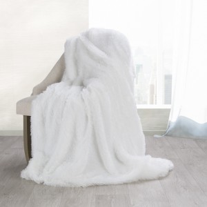 Příjemně měkká deka bílé barvy