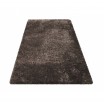 Moderní chlupatý koberec v hnědé barvě