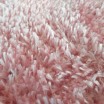 Růžový koberec do ložnice