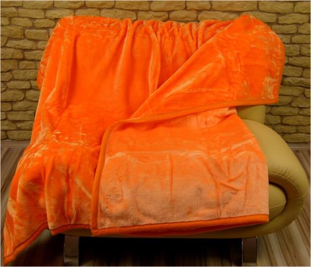 Klasické teplé deky z akrylu oranžové barvy