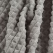 Hřejivá hrubá deka z mikrovlákna v šedé barvě se vzorem