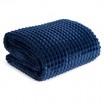 Krásná tmavě modrá jemná a teplá deka se vzorem