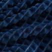 Krásná tmavě modrá jemná a teplá deka se vzorem