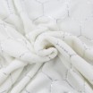 Stylová deka s geometrickým stříbrným vzorem v krémové barvě