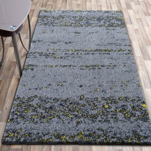 Kvalitní šedý koberec