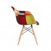 Pestrobarevná designová židle do jídelny
