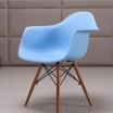 Designová židle do kuchyně modré barvy