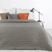 Moderní jednobarevný přehoz na postel šedé barvy