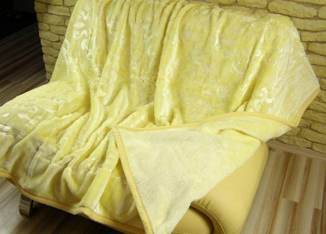 Originální teplé deky máslové barvy