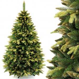 Krásný vánoční stromek s vícebarevným jehličím