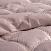 Stylový přehoz na postel v růžové barvě s prošíváním