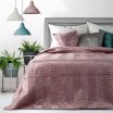 Kvalitní růžový přehoz na postel s moderním prošíváním
