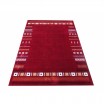 Stylový koberec v červené barvě s motivem geometrických tvarů