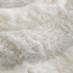 Kulatý koberec v bílé barvě