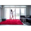 Měkký plyšový koberec červené barvy