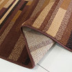 Originální hnědý koberec v jednoduchém stylu
