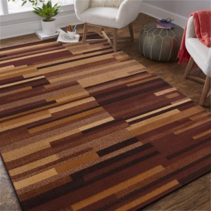 Originální hnědý koberec v jednoduchém stylu