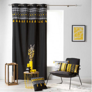 Elegantní černý závěs se žlutým vzorem a třásněmi 140 x 240 cm