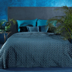 Prošívaný přehoz na postel v tmavě modré barvě