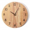 Klasické dřevěné nástěnné hodiny do ložnice