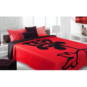Moderní a luxusní oboustranný přehoz na postel červený s černým květem