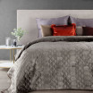 Béžový sametový přehoz na postel s dekoračním prošíváním