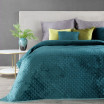 Vzorovaný jednobarevný přehoz na postel tyrkysové barvy