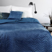 Oboustranný prošívaný přehoz na postel modré barvy