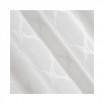 Krásná bílá záclona ve skandinávském stylu se zavěšením na kruhy