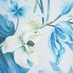 Modrý květinový závěs na kolíčky do ložnice