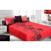 Moderní a luxusní oboustranný přehoz na postel červený s černými květy