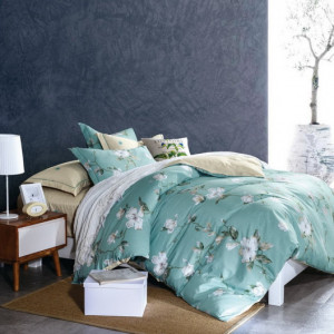 Krásné pohodlné bavlněné ložní povlečení v bílo modré kombinaci s květovým vzorem