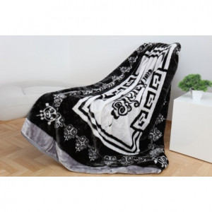 Černobílá teplá deka s ornamenty
