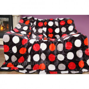 Černá teplá deka s červenými a bílými kruhy